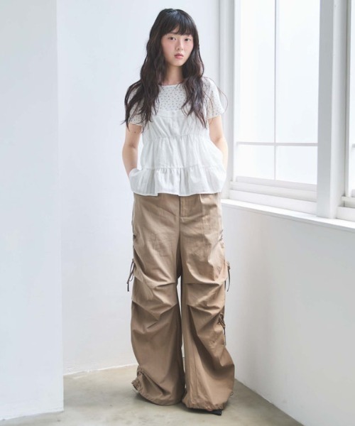 archives（アルシーヴ）の「花柄針抜きカットＴＯＰＳ×からみ刺繍フレアキャミＳＥＴ（アンサンブル・レディース・ネイビー/オフホワイト/グレー・MEDIUM）」の8枚目の写真
