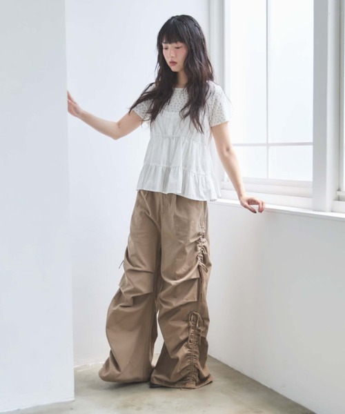 archives（アルシーヴ）の「花柄針抜きカットＴＯＰＳ×からみ刺繍フレアキャミＳＥＴ（アンサンブル・レディース・ネイビー/オフホワイト/グレー・MEDIUM）」の9枚目の写真