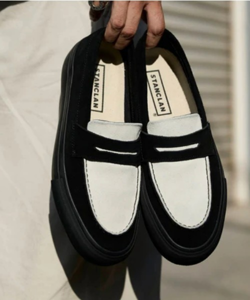 STANCLAN（スタンクラン）の「【STANCLAN】PENNY Suede Black X White（スリッポン・メンズ・ブラック×ホワイト・26.5/27.5/24.5/23.5/27/28/24）」の4枚目の写真