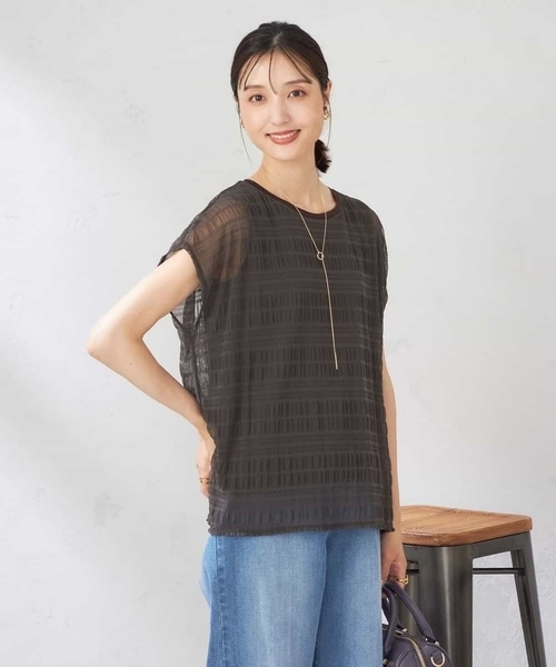a.v.v(アーヴェヴェ)の「マジョリカプリーツトップス(Tシャツ/カットソー・レディース・アイボリー/ブラウン・36/38/40)」の1枚目の写真