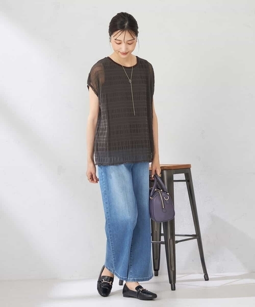 a.v.v(アーヴェヴェ)の「マジョリカプリーツトップス(Tシャツ/カットソー・レディース・アイボリー/ブラウン・36/38/40)」の12枚目の写真