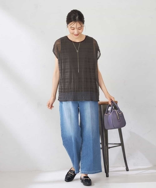 a.v.v(アーヴェヴェ)の「マジョリカプリーツトップス(Tシャツ/カットソー・レディース・アイボリー/ブラウン・36/38/40)」の13枚目の写真