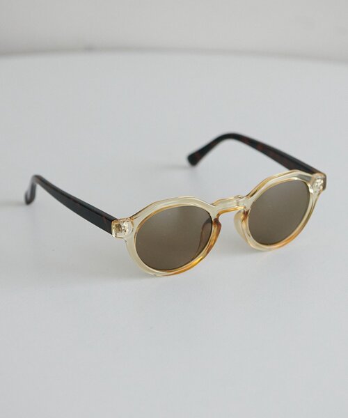 DISCOAT(ディスコート)の「【ユニセックス】ボストンクリアフレームサングラス(サングラス・レディース・ダークブルー/ブラウン/グリーン・FREE)」の2枚目の写真