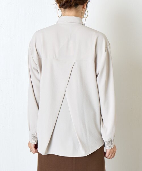 Jena espace merveilleux（ジェナ　エスパスメルヴェイユ）の「トロミバッククロスシャツ（シャツ/ブラウス・レディース・ベージュ/ライトグレー/チャコールグレー・FREE）」の6枚目の写真