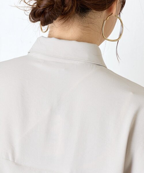 Jena espace merveilleux（ジェナ　エスパスメルヴェイユ）の「トロミバッククロスシャツ（シャツ/ブラウス・レディース・ベージュ/ライトグレー/チャコールグレー・FREE）」の8枚目の写真
