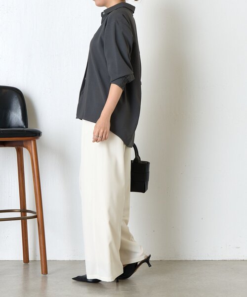 Jena espace merveilleux（ジェナ　エスパスメルヴェイユ）の「トロミバッククロスシャツ（シャツ/ブラウス・レディース・ベージュ/ライトグレー/チャコールグレー・FREE）」の16枚目の写真