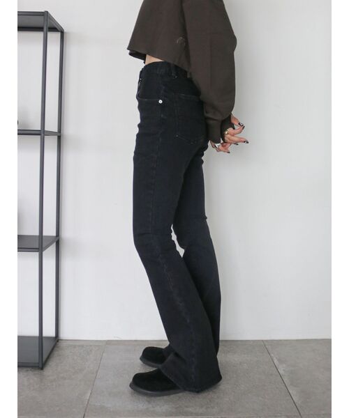 Ungrid(アングリッド)の「ハイウエストストレッチフィットフレアデニム(デニムパンツ・レディース・ブルー/ブラック・24inch/25inch/26inch)」の8枚目の写真