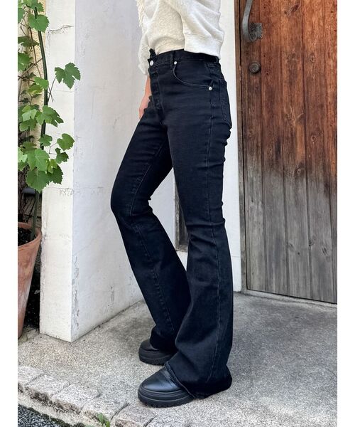 Ungrid(アングリッド)の「ハイウエストストレッチフィットフレアデニム(デニムパンツ・レディース・ブルー/ブラック・24inch/25inch/26inch)」の12枚目の写真