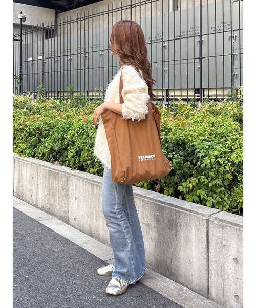 Ungrid(アングリッド)の「ハイウエストストレッチフィットフレアデニム(デニムパンツ・レディース・ブルー/ブラック・24inch/25inch/26inch)」の15枚目の写真