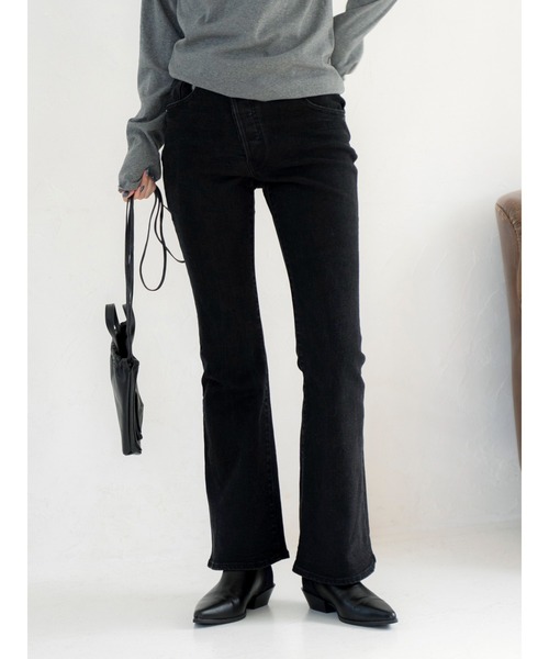 Ungrid(アングリッド)の「ハイウエストストレッチフィットフレアデニム(デニムパンツ・レディース・ブルー/ブラック・24inch/25inch/26inch)」の2枚目の写真