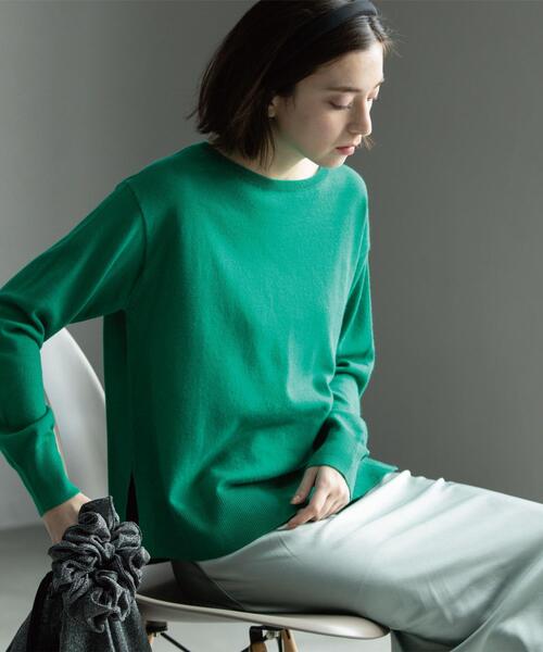 OPAQUE.CLIP（オペークドットクリップ）の「ボートネックニット/エクストラファインメリノウール【THEシリーズ/洗濯機OK】（ニット/セーター・レディース・グレー/ブルー系その他7/ブラック/ホワイト/グリーン/ワインレッド/キャメル/パープル・36/38/40/34/42）」の4枚目の写真