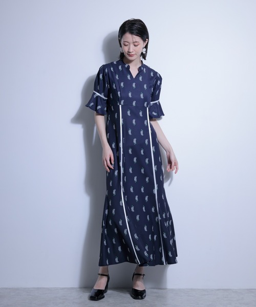FLANEEK.(フラニーク)の「花柄プリントワンピース(ワンピース・レディース・ホワイト/ネイビー・S/M)」の6枚目の写真