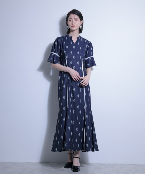 FLANEEK.(フラニーク)の「花柄プリントワンピース(ワンピース・レディース・ホワイト/ネイビー・S/M)」の7枚目の写真