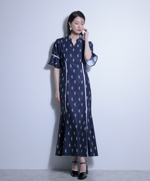 FLANEEK.(フラニーク)の「花柄プリントワンピース(ワンピース・レディース・ホワイト/ネイビー・S/M)」の9枚目の写真