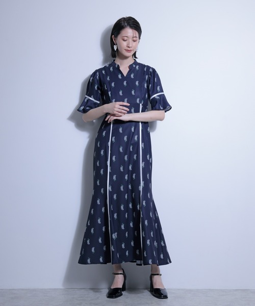 FLANEEK.(フラニーク)の「花柄プリントワンピース(ワンピース・レディース・ホワイト/ネイビー・S/M)」の11枚目の写真