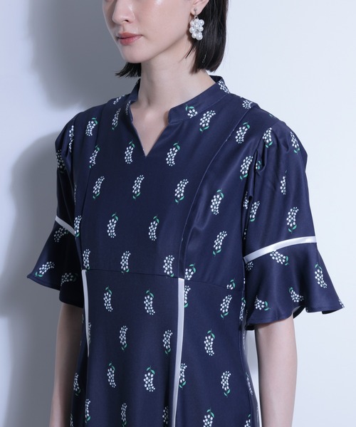 FLANEEK.(フラニーク)の「花柄プリントワンピース(ワンピース・レディース・ホワイト/ネイビー・S/M)」の19枚目の写真