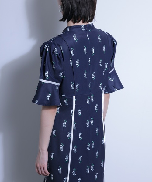FLANEEK.(フラニーク)の「花柄プリントワンピース(ワンピース・レディース・ホワイト/ネイビー・S/M)」の20枚目の写真