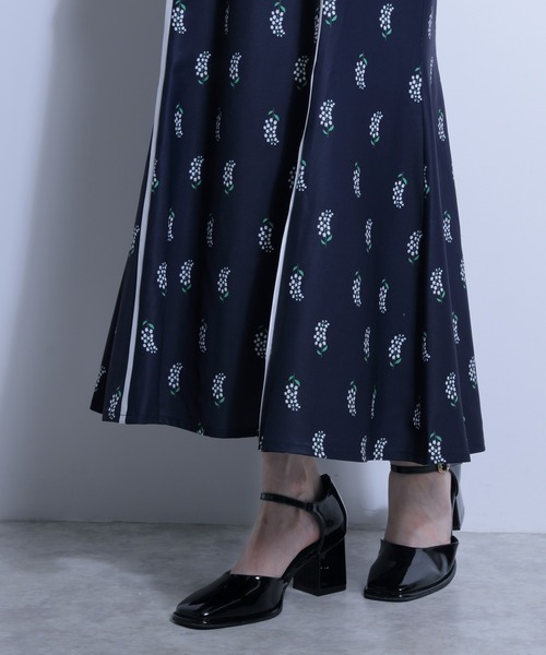 FLANEEK.(フラニーク)の「花柄プリントワンピース(ワンピース・レディース・ホワイト/ネイビー・S/M)」の21枚目の写真