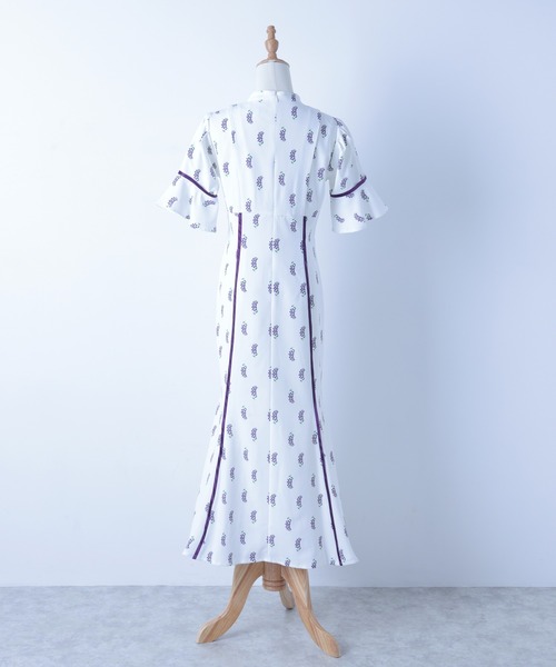 FLANEEK.(フラニーク)の「花柄プリントワンピース(ワンピース・レディース・ホワイト/ネイビー・S/M)」の3枚目の写真