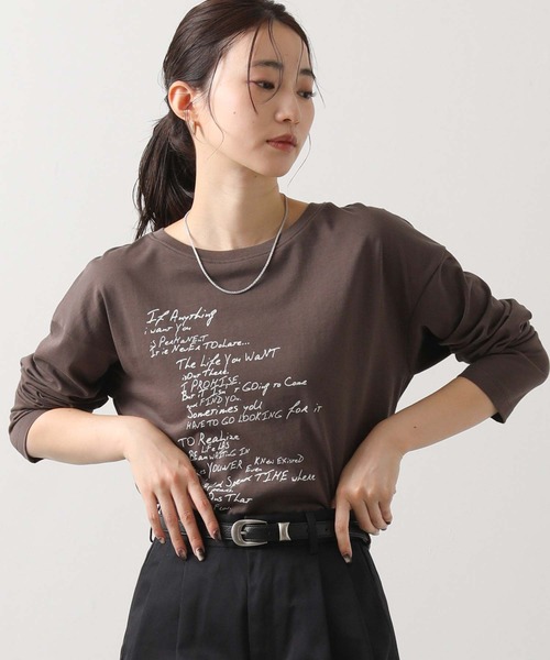 Gready Brilliant（グレディブリリアン）の「手描きメッセージロゴT（Tシャツ/カットソー・レディース・オフホワイト/ブラウン・38）」の2枚目の写真