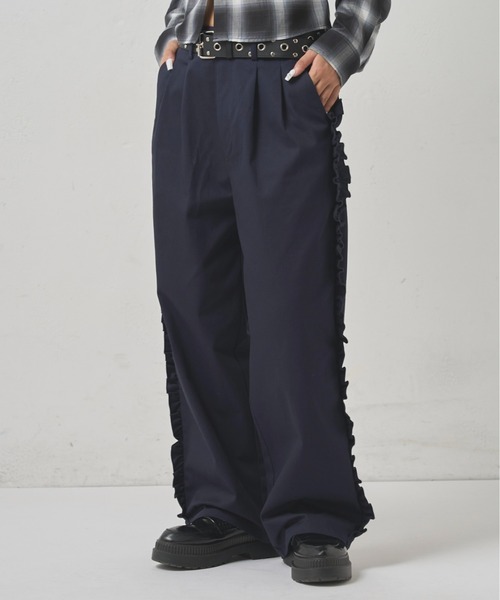 WHO'S WHO gallery（フーズフーギャラリー）の「サイドフリルラインチノパンツ（チノパンツ・レディース・ライトグリーン/ネイビー・マルチサイズ）」の2枚目の写真