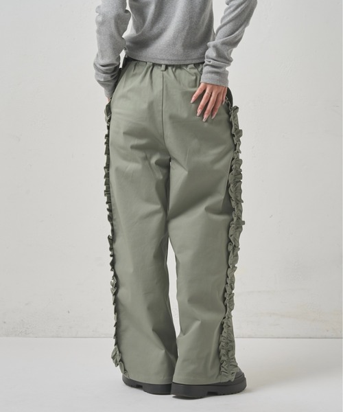 WHO'S WHO gallery（フーズフーギャラリー）の「サイドフリルラインチノパンツ（チノパンツ・レディース・ライトグリーン/ネイビー・マルチサイズ）」の8枚目の写真