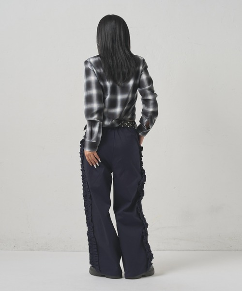 WHO'S WHO gallery（フーズフーギャラリー）の「サイドフリルラインチノパンツ（チノパンツ・レディース・ライトグリーン/ネイビー・マルチサイズ）」の4枚目の写真