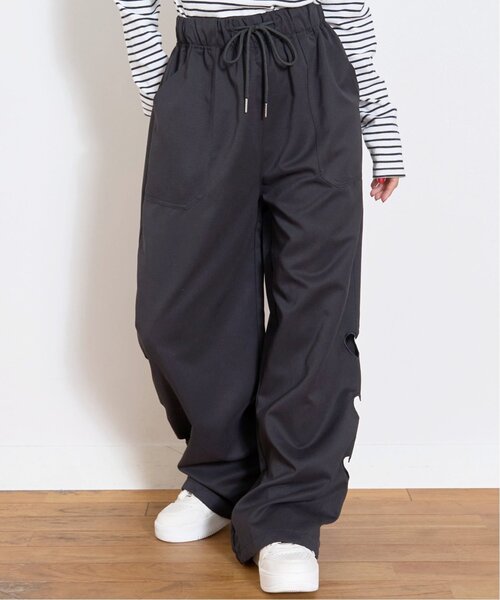 LOVETOXIC(ラブトキシック)の「着映えくり抜きモチーフパンツ(カーゴパンツ・キッズ・アイボリー/ブラック・S:140cm/M:150cm/L:160cm/130cm)」の1枚目の写真