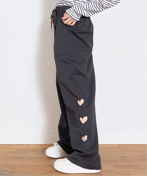 LOVETOXIC(ラブトキシック)の「着映えくり抜きモチーフパンツ(カーゴパンツ・キッズ・アイボリー/ブラック・S:140cm/M:150cm/L:160cm/130cm)」の5枚目の写真