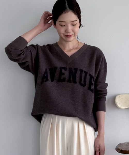 Doux archives(ドゥアルシーヴ)の「アーチロゴシャギーニット(ニット/セーター・レディース・チャコールグレー/レッド/グレイッシュベージュ・FREE)」の3枚目の写真