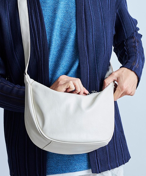 UNION STATION（ユニオンステーション）の「【fulcro】ショルダーバッグアーチS（ショルダーバッグ・メンズ・ブラック/ブラウン/アイボリー/グレイッシュベージュ/ネイビー・7）」の2枚目の写真