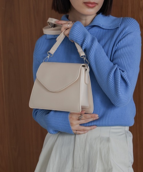 Bou Jeloud(ブージュルード)の「合皮ミニショルダー(ショルダーバッグ・レディース・アイボリー/ブラック・ONESIZE)」の1枚目の写真