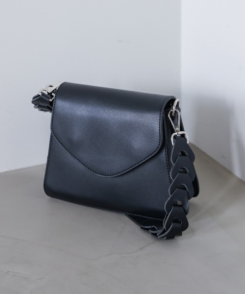 Bou Jeloud(ブージュルード)の「合皮ミニショルダー(ショルダーバッグ・レディース・アイボリー/ブラック・ONESIZE)」の2枚目の写真