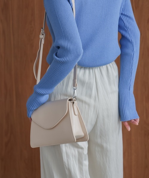 Bou Jeloud(ブージュルード)の「合皮ミニショルダー(ショルダーバッグ・レディース・アイボリー/ブラック・ONESIZE)」の6枚目の写真