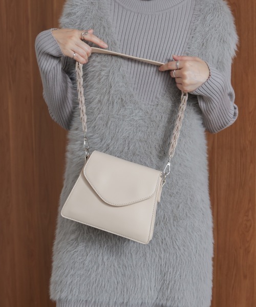 Bou Jeloud(ブージュルード)の「合皮ミニショルダー(ショルダーバッグ・レディース・アイボリー/ブラック・ONESIZE)」の10枚目の写真