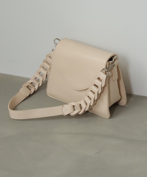 Bou Jeloud(ブージュルード)の「合皮ミニショルダー(ショルダーバッグ・レディース・アイボリー/ブラック・ONESIZE)」の11枚目の写真