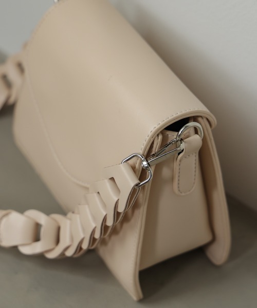 Bou Jeloud(ブージュルード)の「合皮ミニショルダー(ショルダーバッグ・レディース・アイボリー/ブラック・ONESIZE)」の12枚目の写真