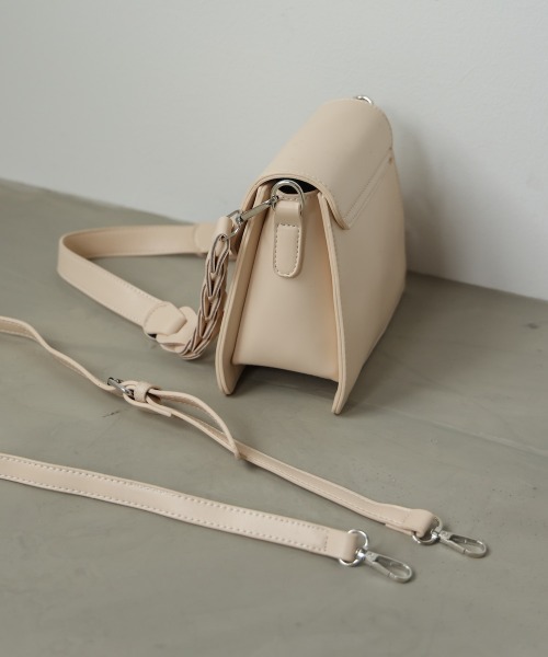 Bou Jeloud(ブージュルード)の「合皮ミニショルダー(ショルダーバッグ・レディース・アイボリー/ブラック・ONESIZE)」の13枚目の写真