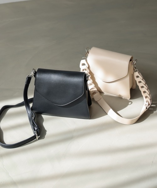 Bou Jeloud(ブージュルード)の「合皮ミニショルダー(ショルダーバッグ・レディース・アイボリー/ブラック・ONESIZE)」の19枚目の写真