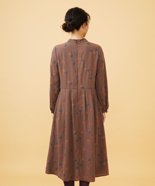 Jocomomola（ホコモモラ）の「Estrella ハイネックフラワー刺繍ワンピース（ワンピース・レディース・オレンジ系その他/グリーン・40/42）」の4枚目の写真