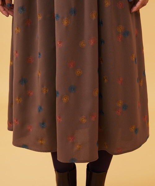 Jocomomola（ホコモモラ）の「Estrella ハイネックフラワー刺繍ワンピース（ワンピース・レディース・オレンジ系その他/グリーン・40/42）」の9枚目の写真