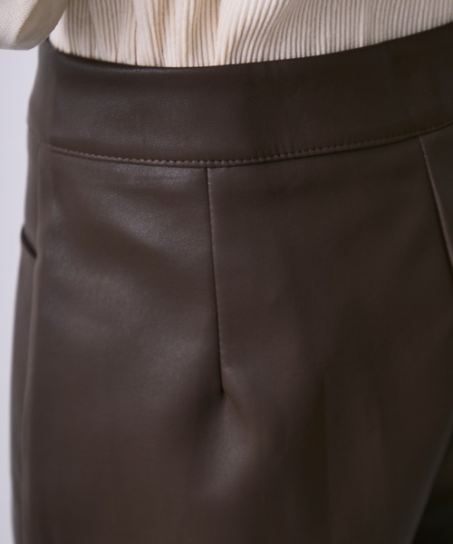 MONOe(モノエ)の「フェイクレザーストラップショートパンツ(その他パンツ・レディース・ブラック/ブラウン・S/M/L)」の4枚目の写真