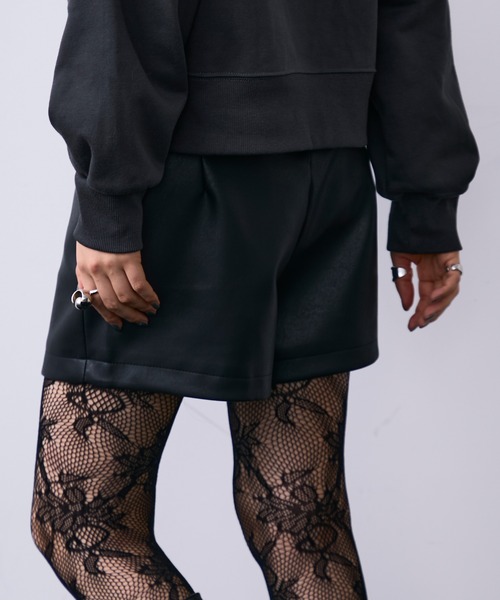 MONOe(モノエ)の「フェイクレザーストラップショートパンツ(その他パンツ・レディース・ブラック/ブラウン・S/M/L)」の14枚目の写真
