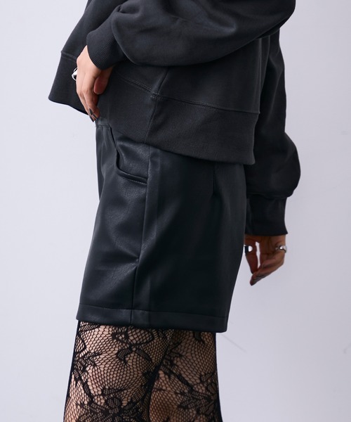 MONOe(モノエ)の「フェイクレザーストラップショートパンツ(その他パンツ・レディース・ブラック/ブラウン・S/M/L)」の16枚目の写真