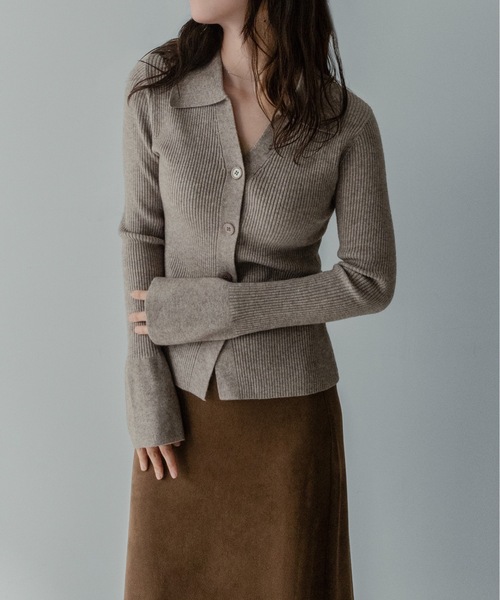 on:nue（オンニュ）の「【on:nue】[新色追加/ 着用動画あり！/選べる7色展開] キーネック フレアスリーブポロニット（ニット/セーター・レディース・グレー/アイボリー/ブラック/ブラウン/グリーン/ベージュ/イエロー・FREE）」の6枚目の写真