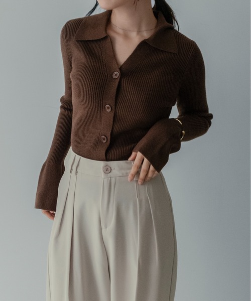 on:nue（オンニュ）の「【on:nue】[新色追加/ 着用動画あり！/選べる7色展開] キーネック フレアスリーブポロニット（ニット/セーター・レディース・グレー/アイボリー/ブラック/ブラウン/グリーン/ベージュ/イエロー・FREE）」の5枚目の写真