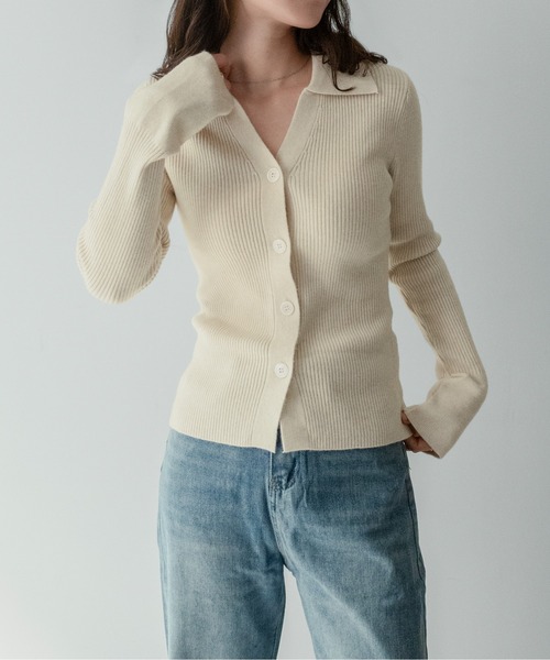 on:nue（オンニュ）の「【on:nue】[新色追加/ 着用動画あり！/選べる7色展開] キーネック フレアスリーブポロニット（ニット/セーター・レディース・グレー/アイボリー/ブラック/ブラウン/グリーン/ベージュ/イエロー・FREE）」の2枚目の写真