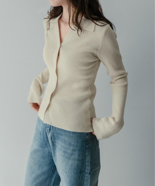 on:nue（オンニュ）の「【on:nue】[新色追加/ 着用動画あり！/選べる7色展開] キーネック フレアスリーブポロニット（ニット/セーター・レディース・グレー/アイボリー/ブラック/ブラウン/グリーン/ベージュ/イエロー・FREE）」の10枚目の写真