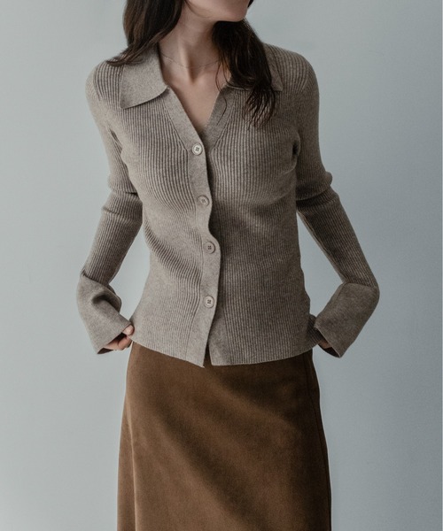 on:nue（オンニュ）の「【on:nue】[新色追加/ 着用動画あり！/選べる7色展開] キーネック フレアスリーブポロニット（ニット/セーター・レディース・グレー/アイボリー/ブラック/ブラウン/グリーン/ベージュ/イエロー・FREE）」の16枚目の写真