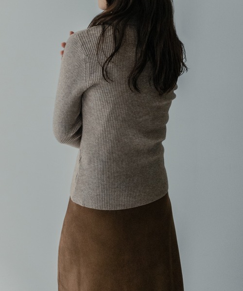on:nue（オンニュ）の「【on:nue】[新色追加/ 着用動画あり！/選べる7色展開] キーネック フレアスリーブポロニット（ニット/セーター・レディース・グレー/アイボリー/ブラック/ブラウン/グリーン/ベージュ/イエロー・FREE）」の19枚目の写真